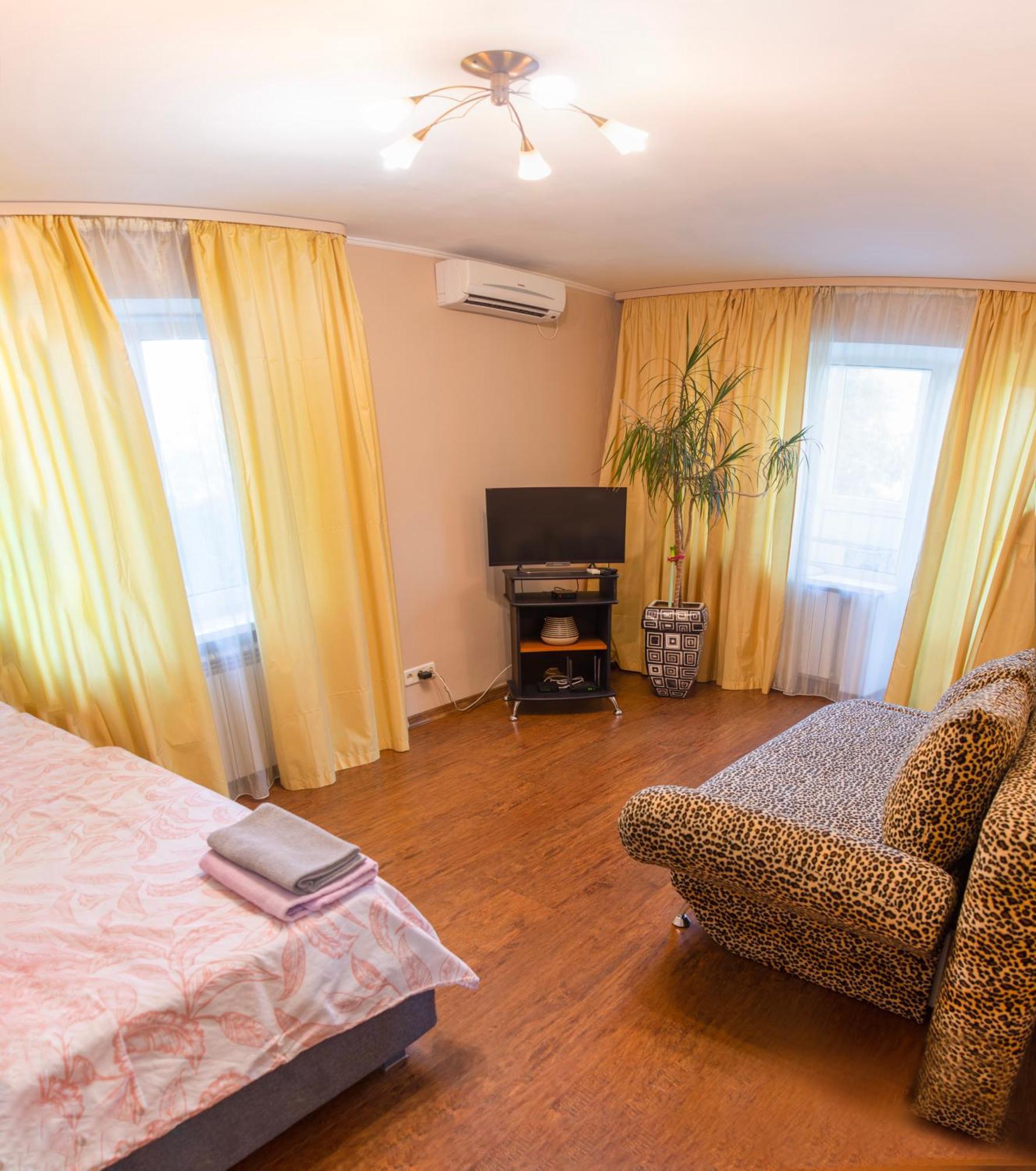 Kyiv Apartment On Derevlyanskaya Street Close To The Downtown Buitenkant foto